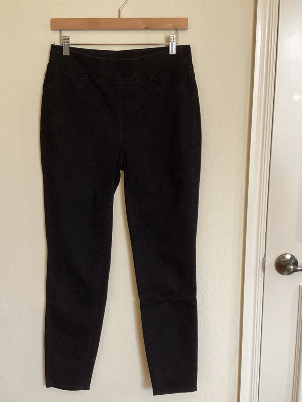 Talbots Black Pull-On Flawless Jeggings, size 4